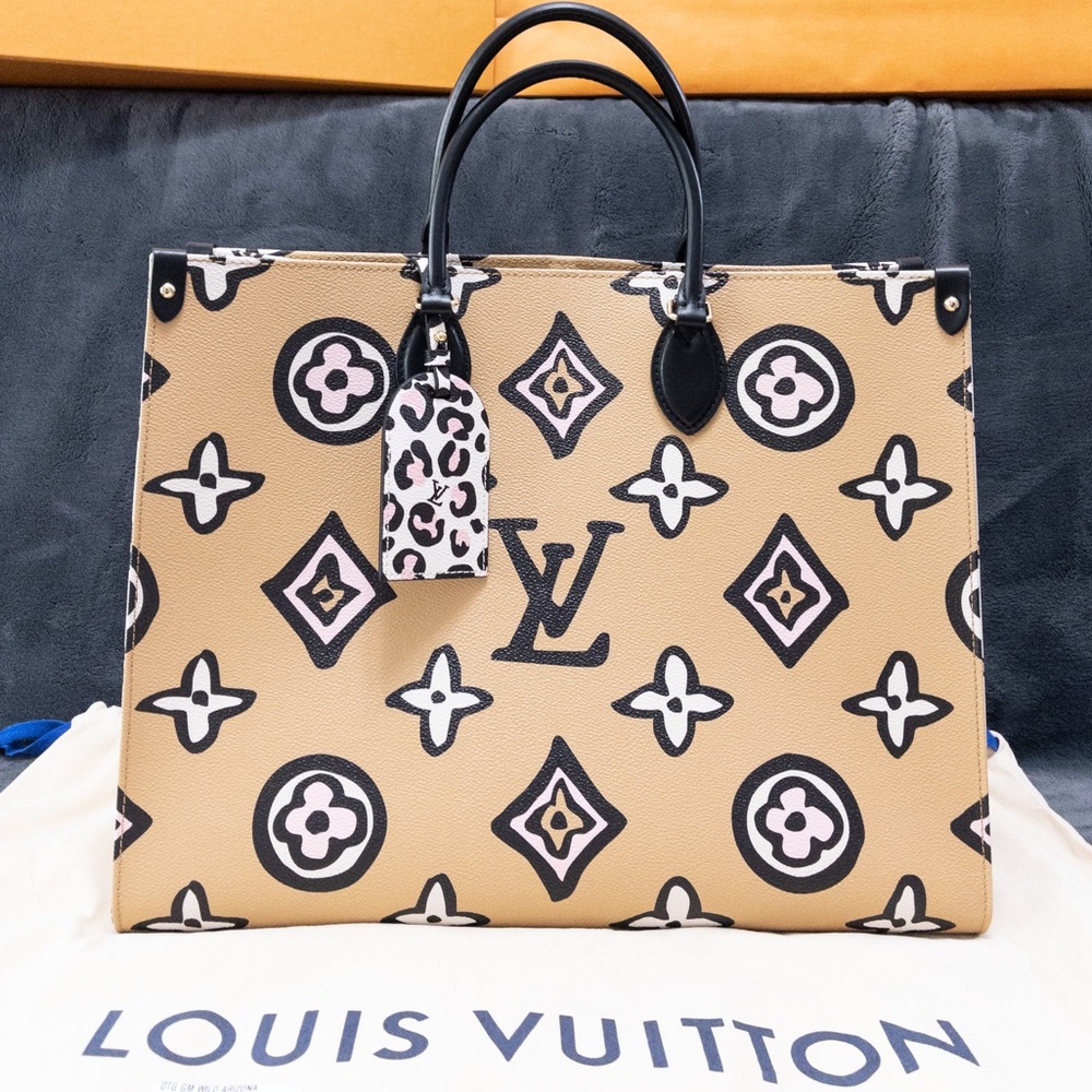 **SOLD** 🧡BRAND NEW OTG WILD AT HEART ARIZONA🧡